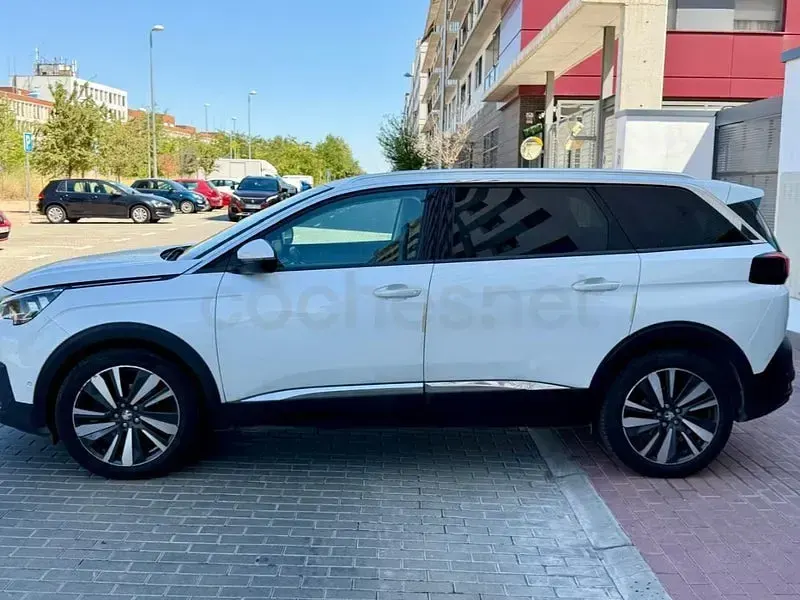 Usado Peugeot 5008 Allure 130 CV (95 kW) 2018 Blanco SUV