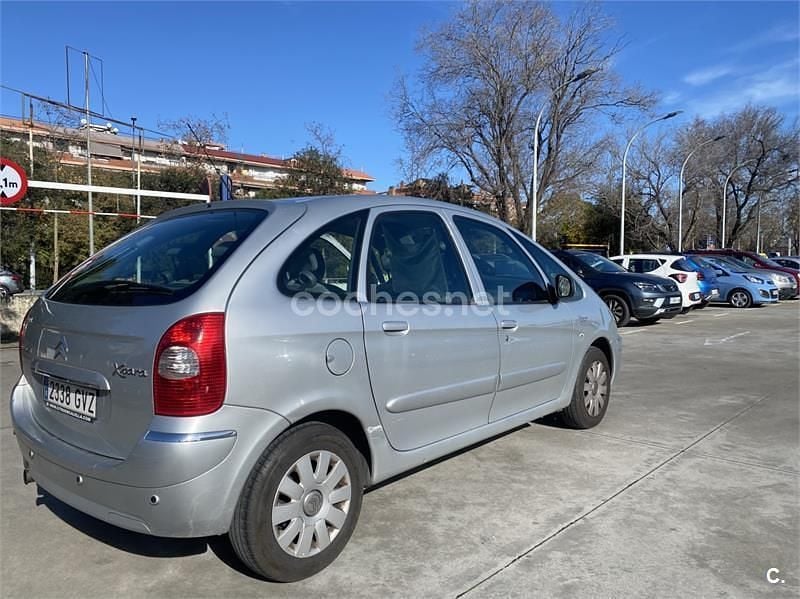 Usado Citroën Xsara Picasso Exclusive 92 CV (67 kW) 2011 Gris / plata Monovolumen