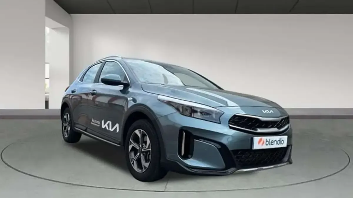 Usado Kia XCeed 136 CV (100 kW) 2024 Gris SUV