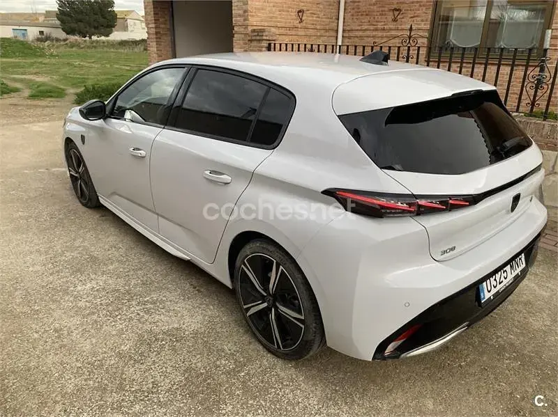 Usado Peugeot 308 GT 130 CV (95 kW) 2024 Blanco Berlina