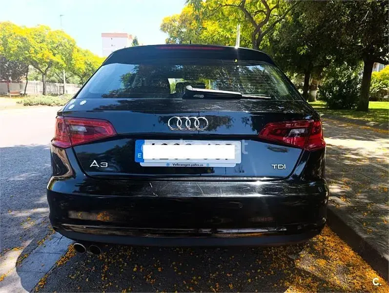 Usado Audi A3 Ambiente 150 CV (110 kW) 2015 Negro Berlina