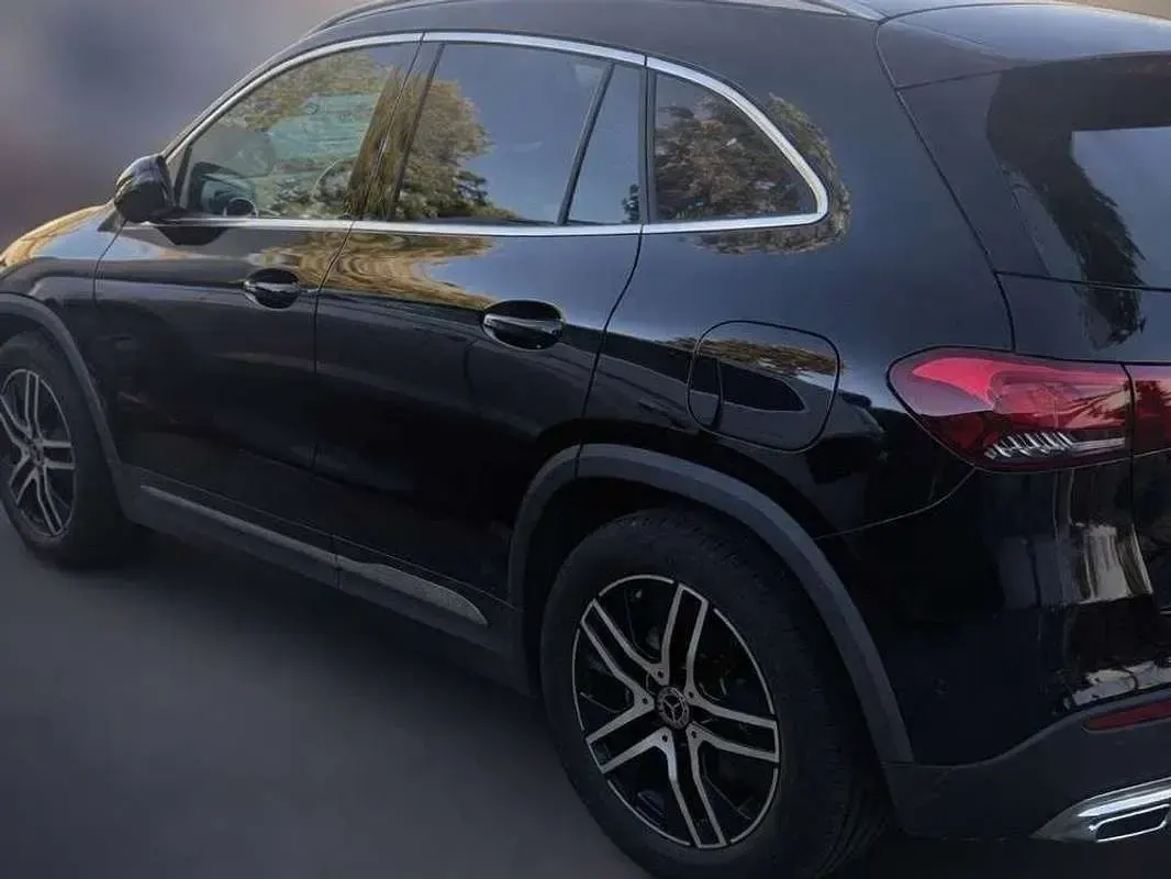 Usado Mercedes GLA180 136 CV (100 kW) 2022 Negro SUV