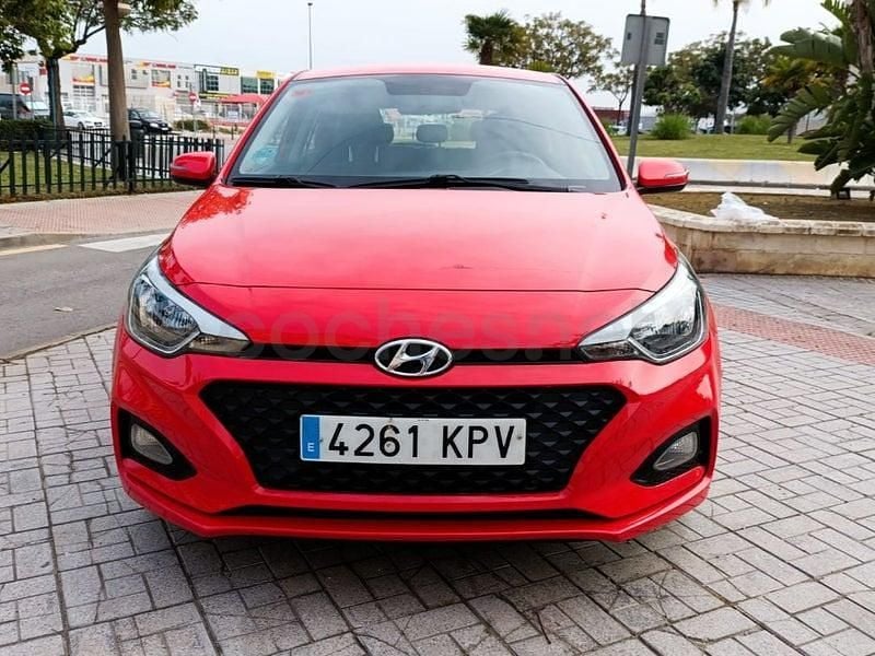 Usado Hyundai i20 75 CV (55 kW) 2018 Granate Berlina