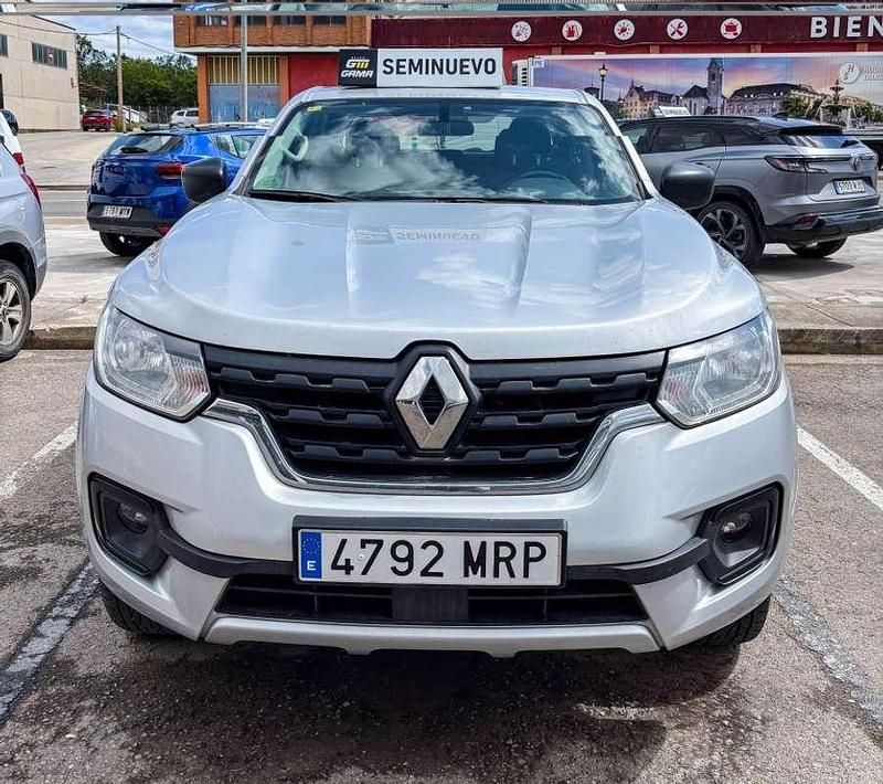 Usado Renault Alaskan Life 160 CV (117 kW) 2020 Gris Recogida
