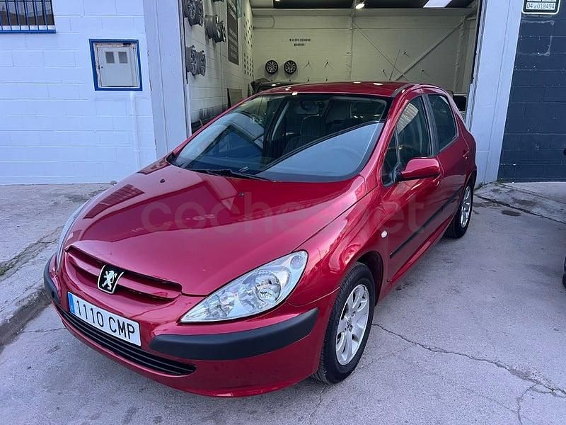 Usado Peugeot 307 110 CV (80 kW) 2003 Granate Berlina