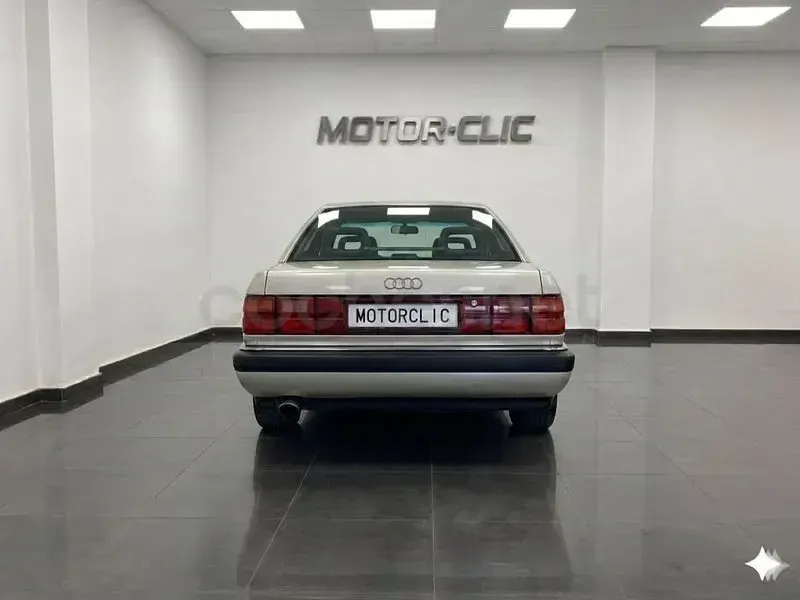 Usado Audi V8 250 CV (183 kW) 1990 Gris / plata Berlina