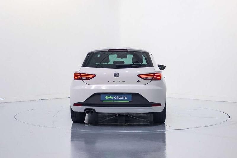 Usado Seat Leon FR 150 CV (110 kW) 2015 Blanco Utilitario
