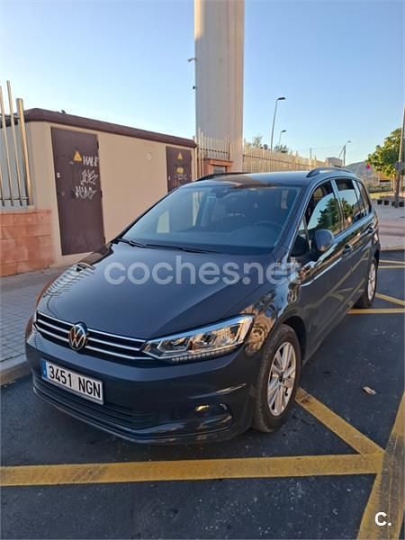 Usado VW Touran Sportline 150 CV (110 kW) 2021 Gris / plata Monovolumen