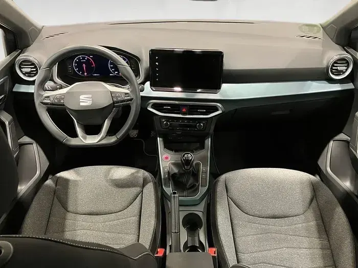 Usado Seat Arona Xperience 115 CV (84 kW) 2025 Gris / plata SUV