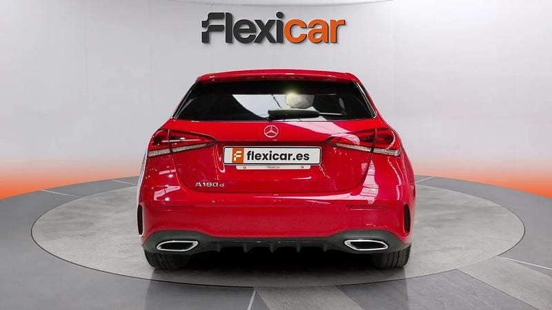 Usado Mercedes A180 116 CV (85 kW) 2019 Rojo Utilitario
