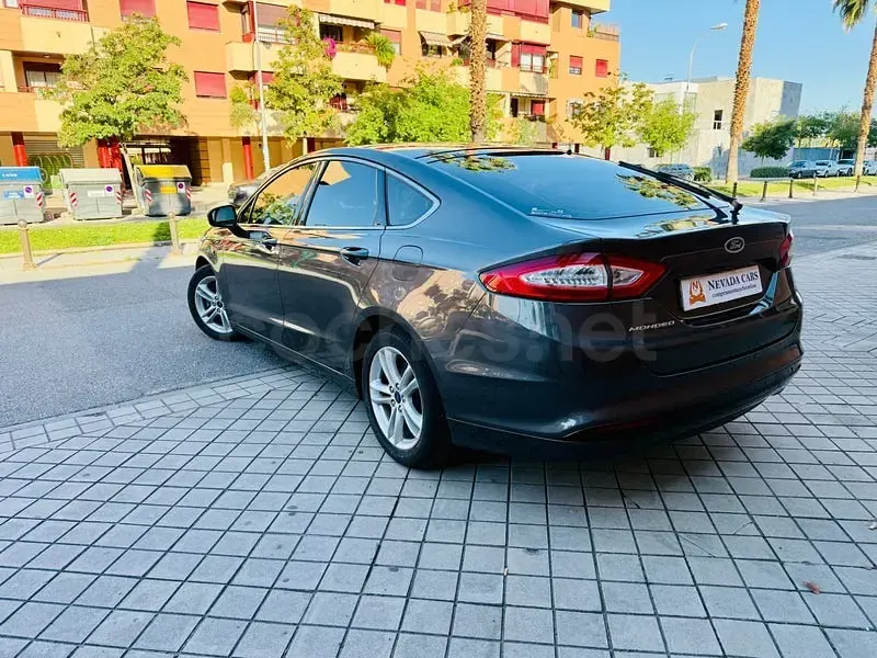 Usado Ford Mondeo Titanium 150 HP (110 kW) 2016 Cinzento Sedan