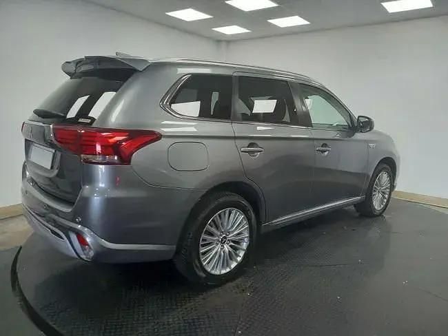 Usado Mitsubishi Outlander Edition 211 CV (155 kW) 2019 Gris SUV