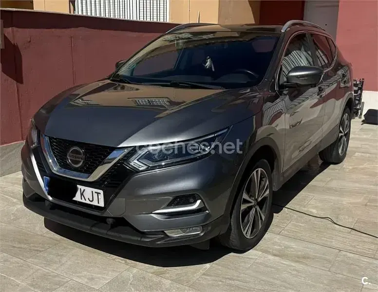 Usado Nissan Qashqai N-Connecta 130 CV (95 kW) 2018 Gris / plata SUV