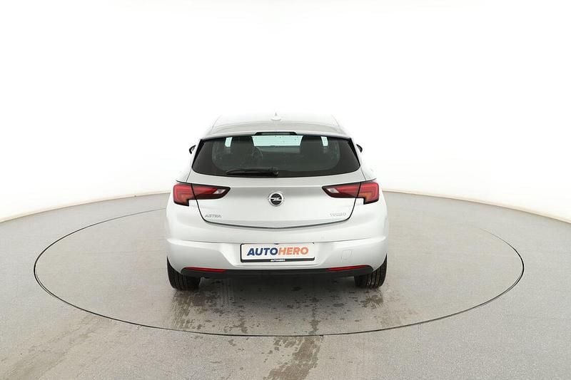 Usado Opel Astra Dynamic 125 CV (91 kW) 2018 Gris Utilitario