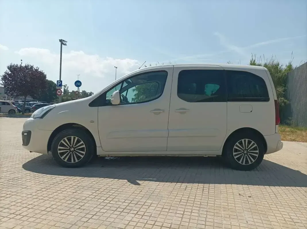 Usado Peugeot TePee Active 99 CV (72 kW) 2016 Blanco Van