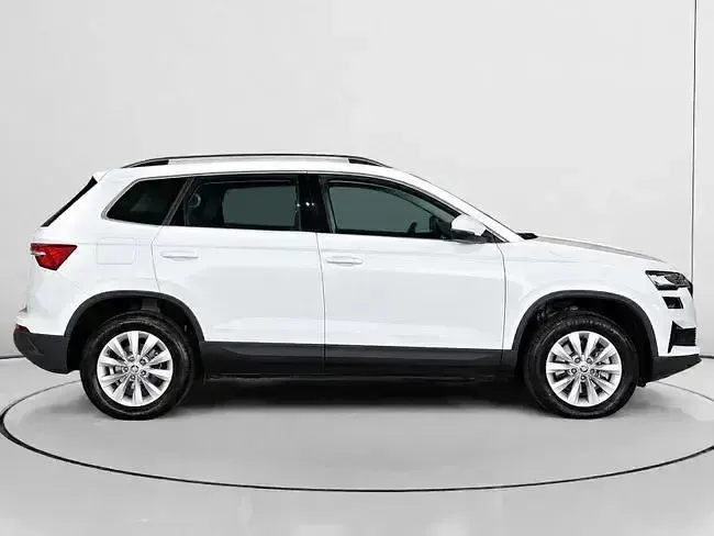 Usado Skoda Karoq Ambition 150 CV (110 kW) 2022 Blanco SUV