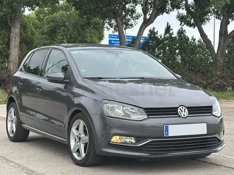 Usado VW Polo Advance 90 CV (66 kW) 2016 Gris / plata Berlina