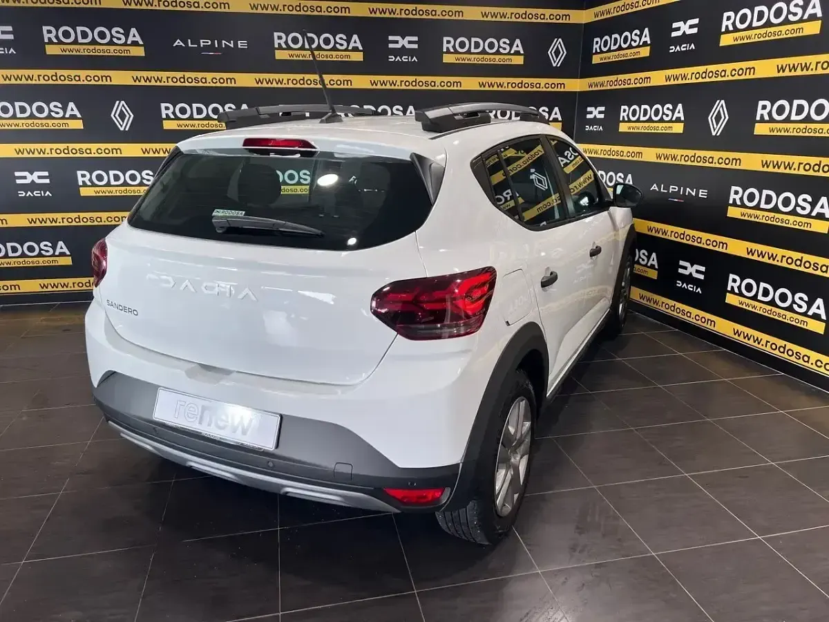 Usado Dacia Sandero Essentiel 91 CV (66 kW) 2023 Blanco Berlina