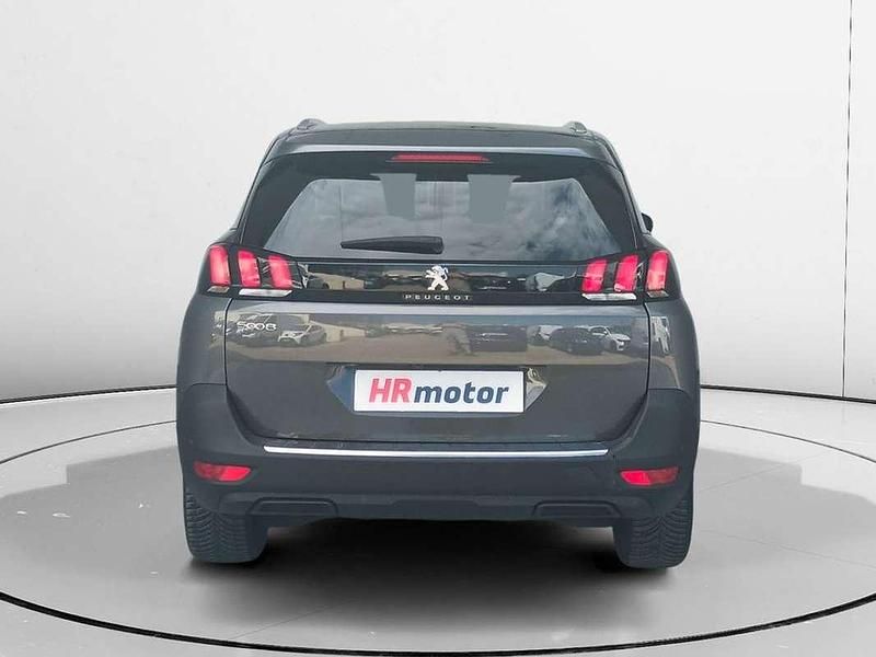Usado Peugeot 5008 Allure 132 CV (97 kW) 2024 Gris SUV
