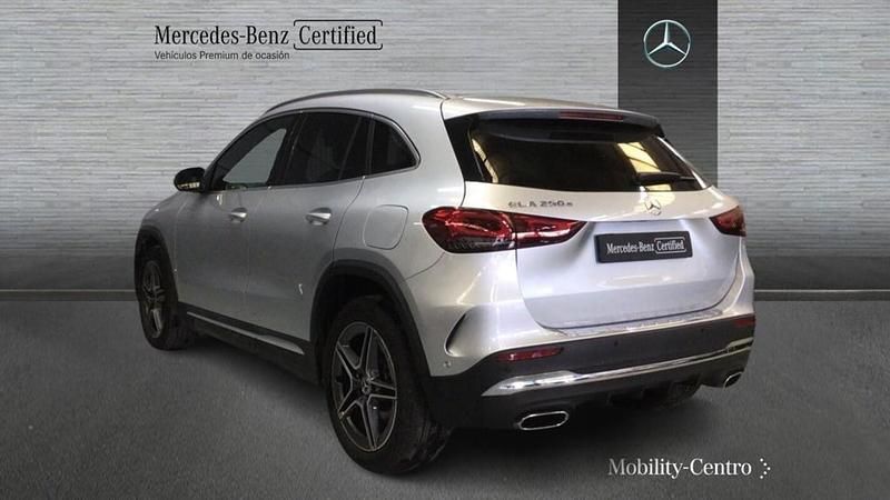 Usado Mercedes GLA250 AMG line 160 CV (117 kW) 2022 Iridiumsilber  metalliclack SUV