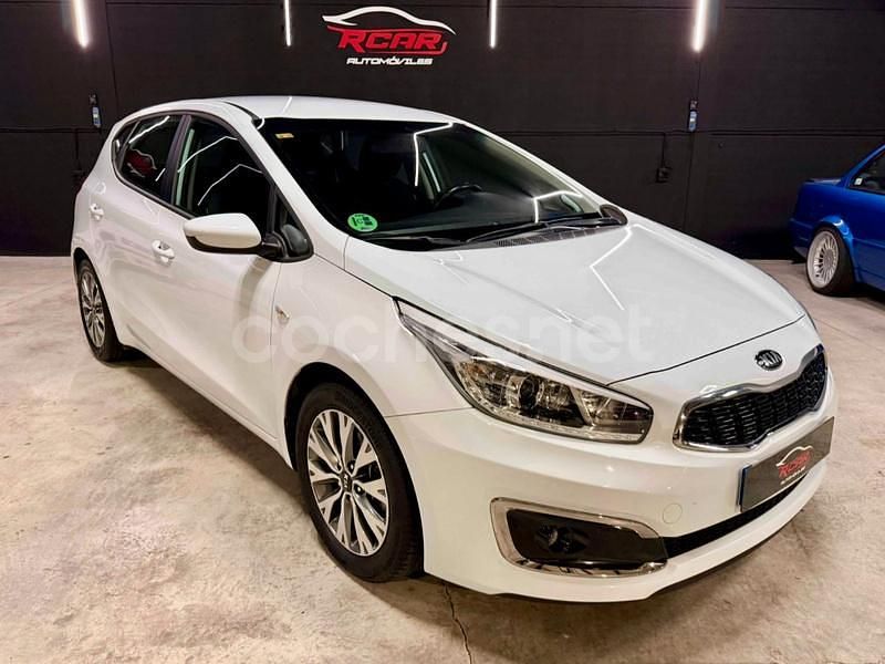 Blanco Usado 2017 Kia Ceed GT Berlina | 9490 € (Precio justo) - Imagen 1/4