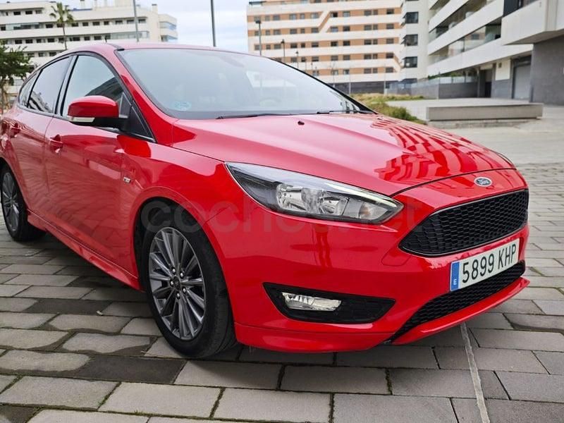 Usado Ford Focus ST-Line 125 CV (91 kW) 2018 Rojo Berlina