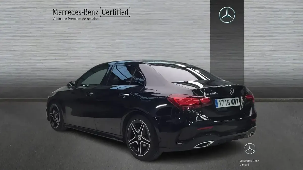 Usado Mercedes A200 AMG line 150 CV (110 kW) 2024 Negro Berlina