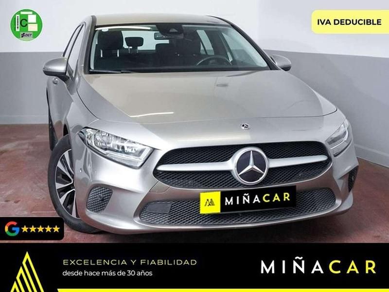 Usado Mercedes A180 116 CV (85 kW) 2021 Gris Utilitario
