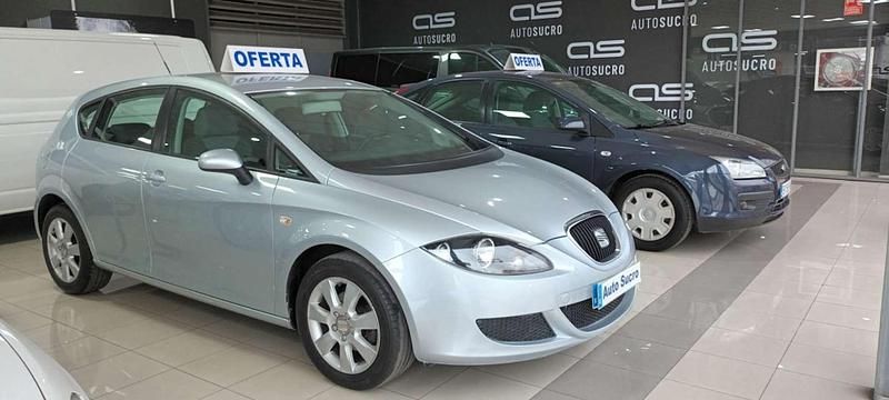 Plateado Usado 2009 Seat Leon Reference Utilitario | 7800 € (Caro) - Imagen 1/4