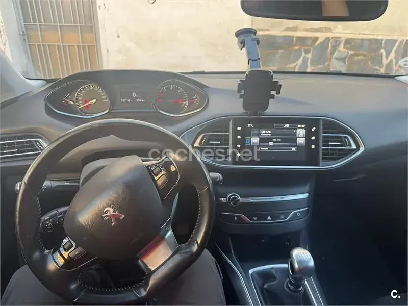 Usado Peugeot 308 Allure 115 CV (84 kW) 2013 Negro Berlina