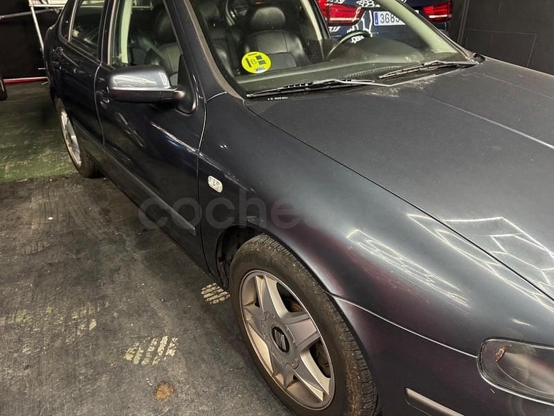 Usado Seat Toledo Sport 170 CV (125 kW) 2001 Beige Berlina