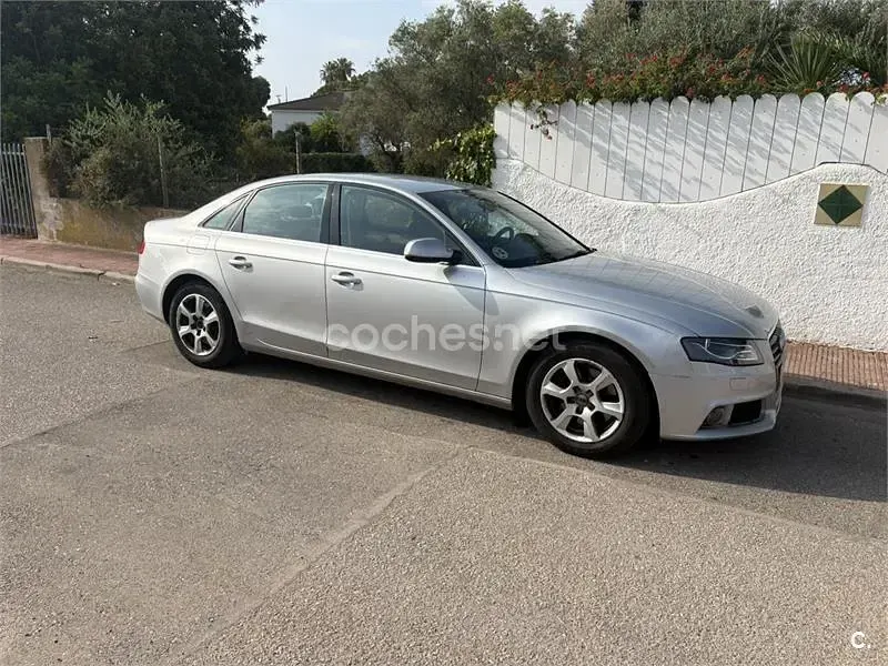Usado Audi A4 136 CV (100 kW) 2010 Gris / plata Berlina