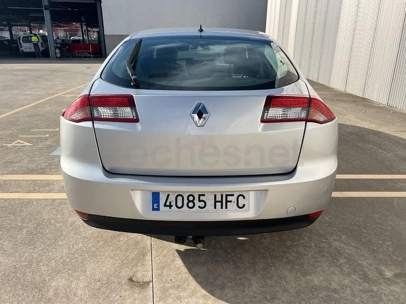 Usado Renault Laguna III Dynamique 110 CV (80 kW) 2011 Gris / plata Berlina