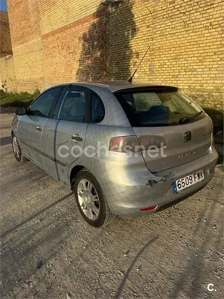 Usado Seat Ibiza 70 CV (51 kW) 2007 Gris / plata Utilitario