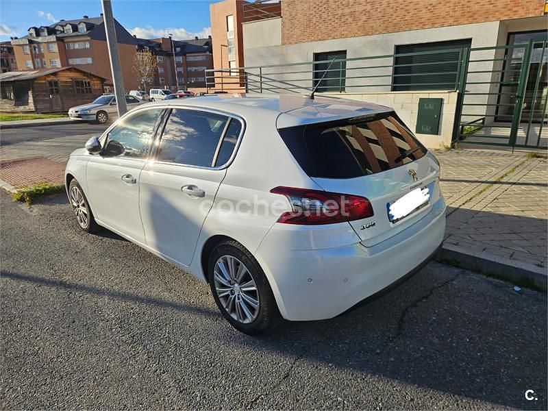 Usado Peugeot 308 Allure 130 CV (95 kW) 2021 Blanco Berlina