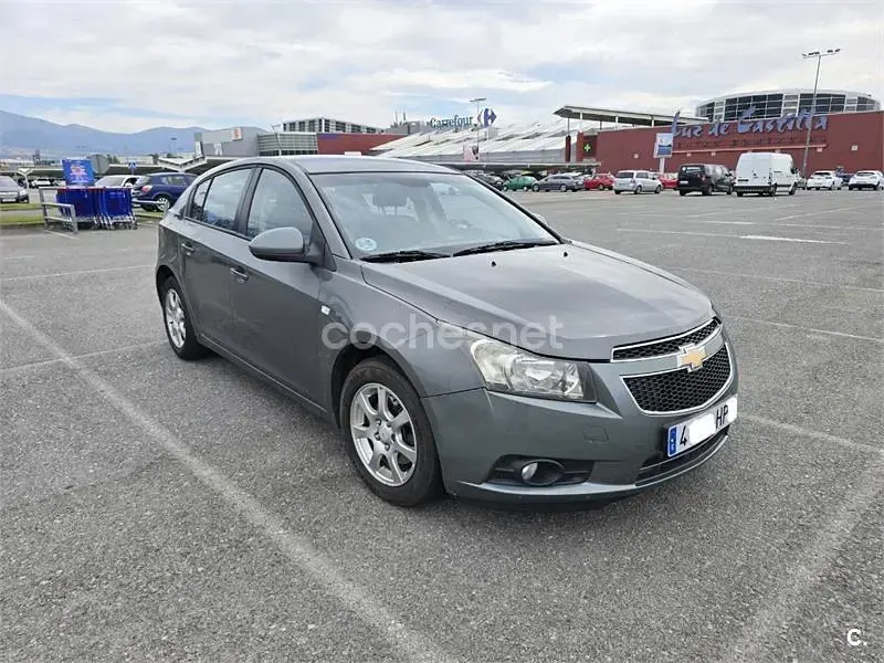 Usado Chevrolet Cruze LT 163 CV (119 kW) 2013 Gris / plata Berlina