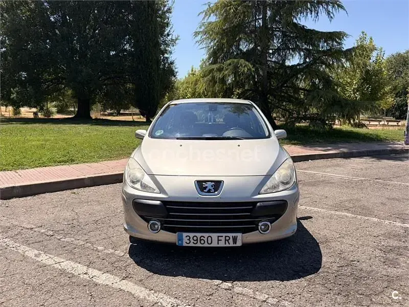 Usado Peugeot 307 110 CV (80 kW) 2007 Gris / plata Berlina