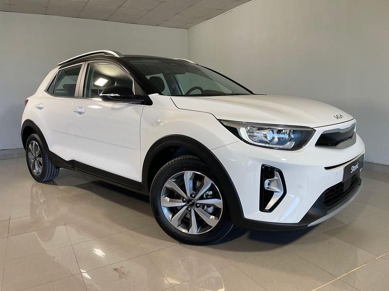 Usado Kia Stonic 100 CV (73 kW) 2024 Blanco SUV