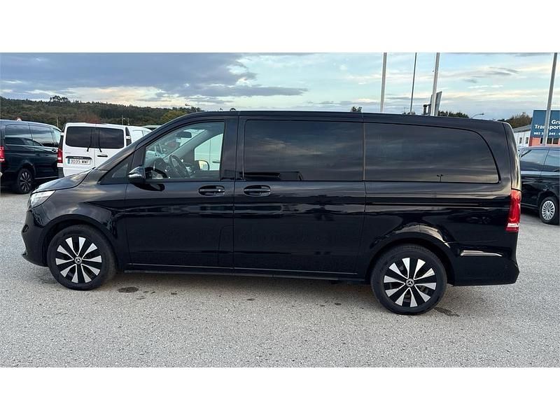 Usado Mercedes V250 190 CV (139 kW) 2023 Negro Monovolumen