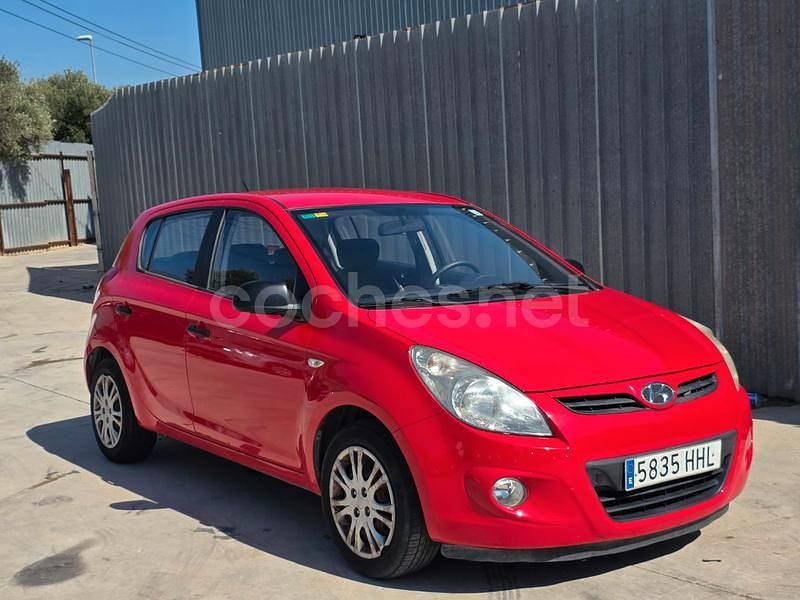 Rojo Usado 2012 Hyundai i20 Berlina | 4250 € (Precio justo) - Imagen 1/4
