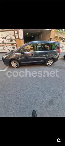 Usado Peugeot 5008 Active 120 CV (88 kW) 2014 Azul Monovolumen