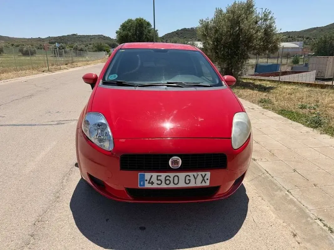 Usado Fiat Punto Active 60 CV (44 kW) 2010 Rojo Utilitario