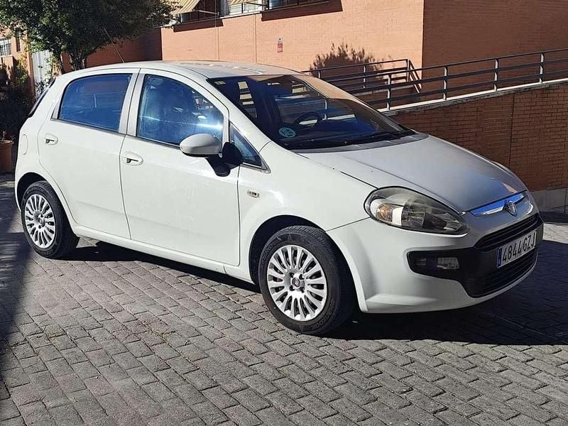 Usado Fiat Punto Active 60 CV (44 kW) 2010 Blanco Utilitario