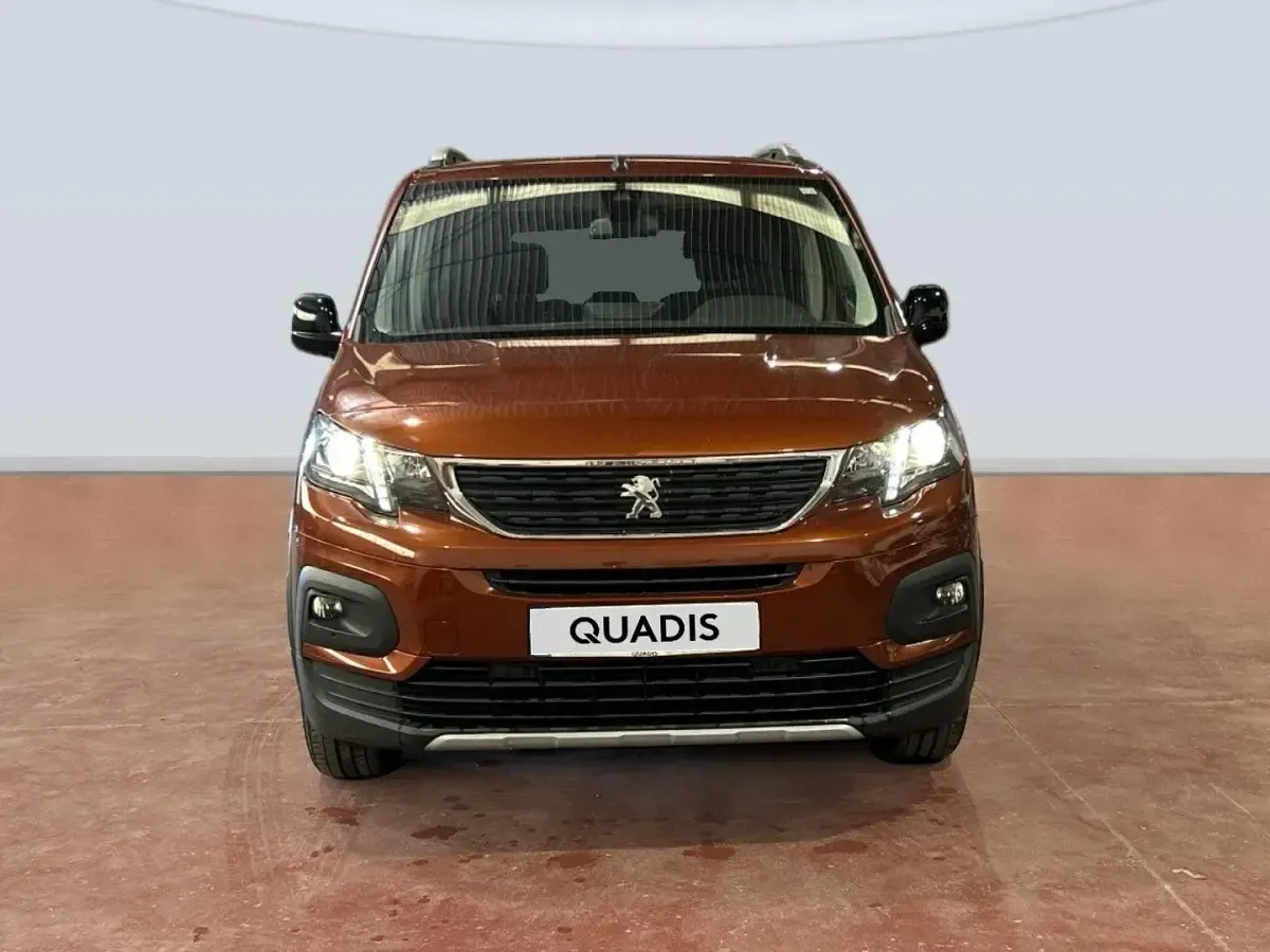 Usado Peugeot Rifter Allure 131 CV (96 kW) 2022 Marrón Monovolumen