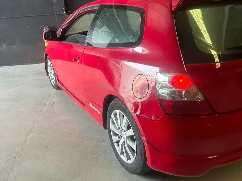 Usado Honda Civic Sport 110 CV (80 kW) 2004 Rojo Berlina