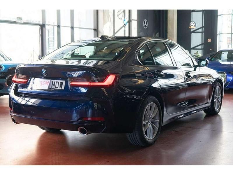 Usado BMW 330e Sport Line 292 CV (214 kW) 2023 Azul Berlina