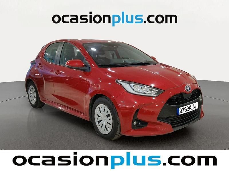 Usado Toyota Yaris Hybrid Business Edition 116 CV (85 kW) 2022 Rojo Utilitario