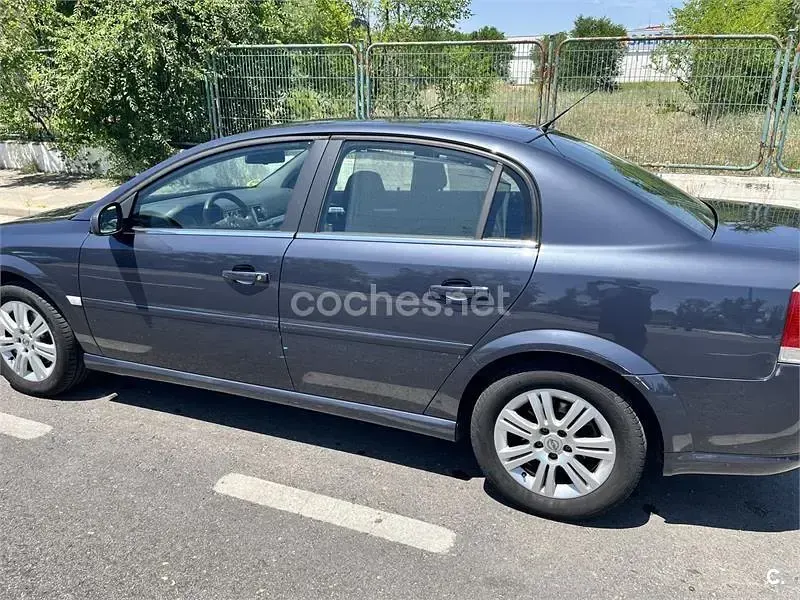 Usado Opel Vectra Elegance 120 CV (88 kW) 2007 Gris / plata Berlina