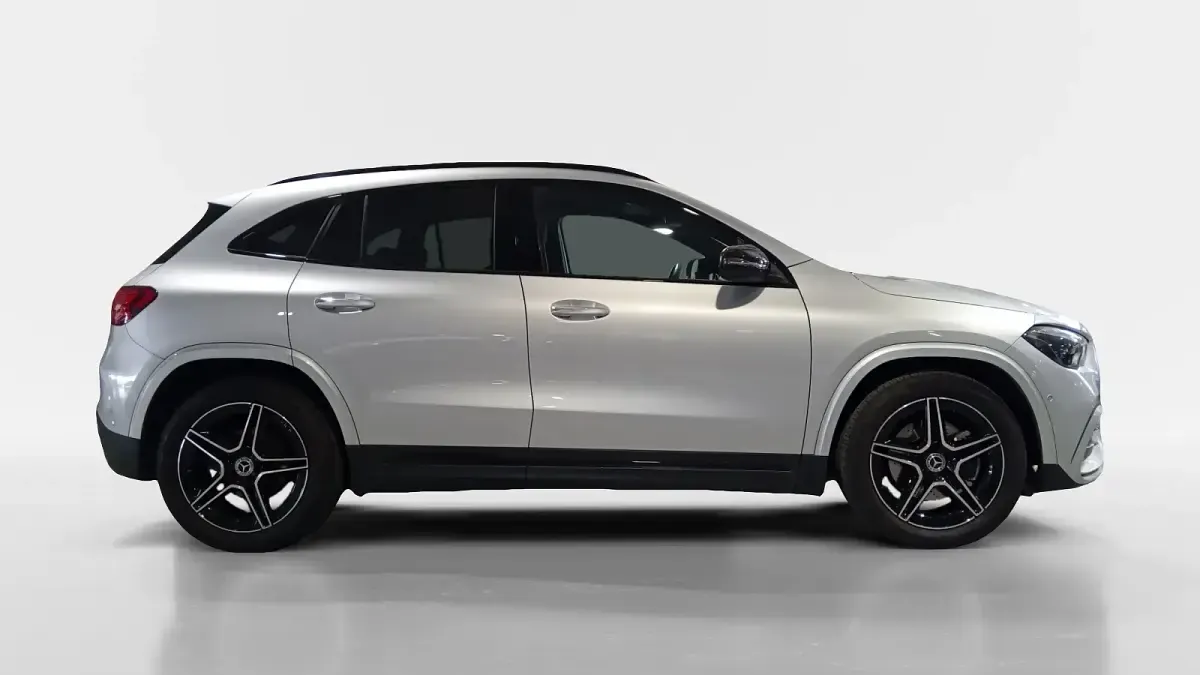 Usado Mercedes GLA200 150 CV (110 kW) 2025 Gris SUV