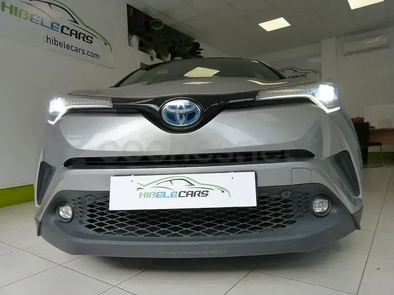 Usado Toyota C-HR Advance 122 CV (89 kW) 2019 Gris / plata SUV